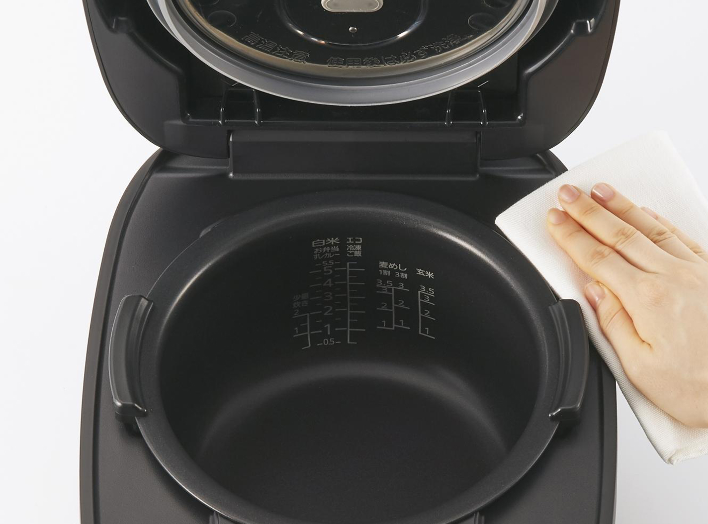 Hassle-Free Cleaning & Operation Image