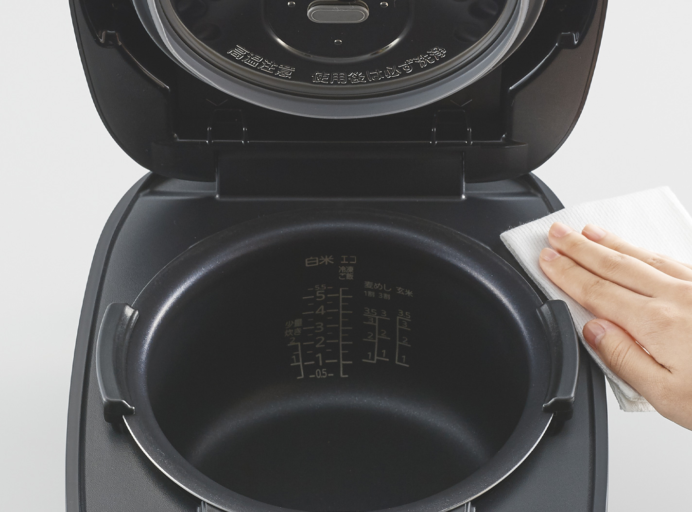 Hassle-Free Cleaning & Operation Image