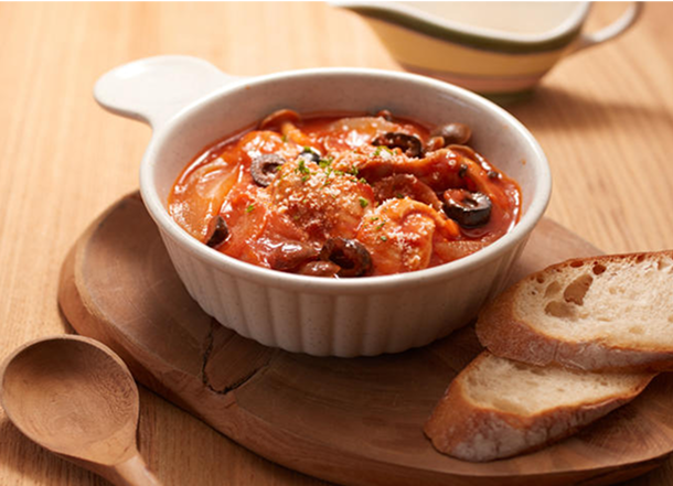 Chicken and shimeji mushrooms simmered in tomato sauce