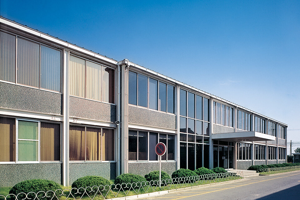 Tiger Products Co., Ltd. (headquarters: Osaka) and Tiger Bussan Co., Ltd. (headquarters: Fukuoka) was Launched.
Completed Tokyo Office and Dispatch Center. Hokkaido Sales Office was Established.