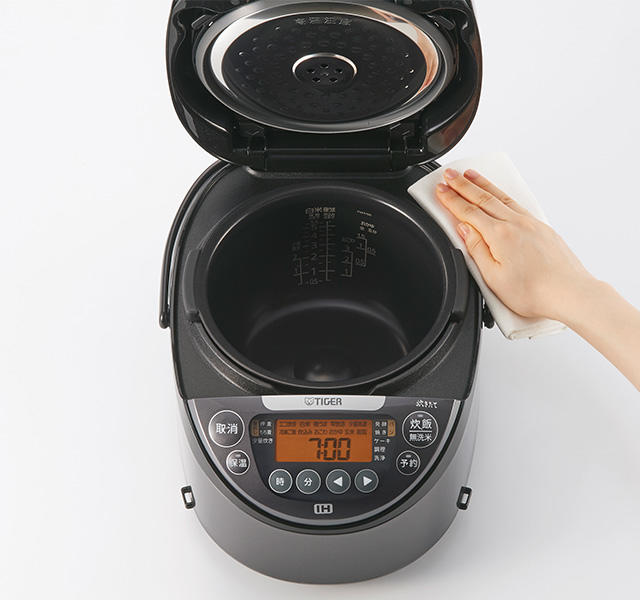 Easy-to-clean frame with grained surface