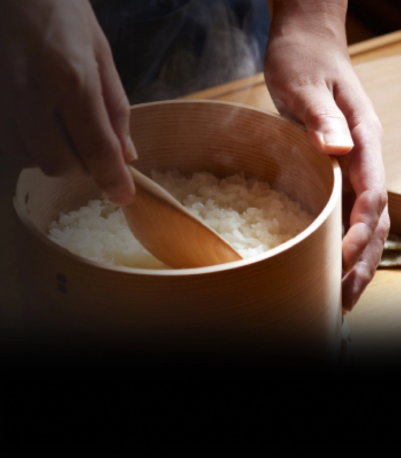 炊きたてのご飯から立ち上る湯気