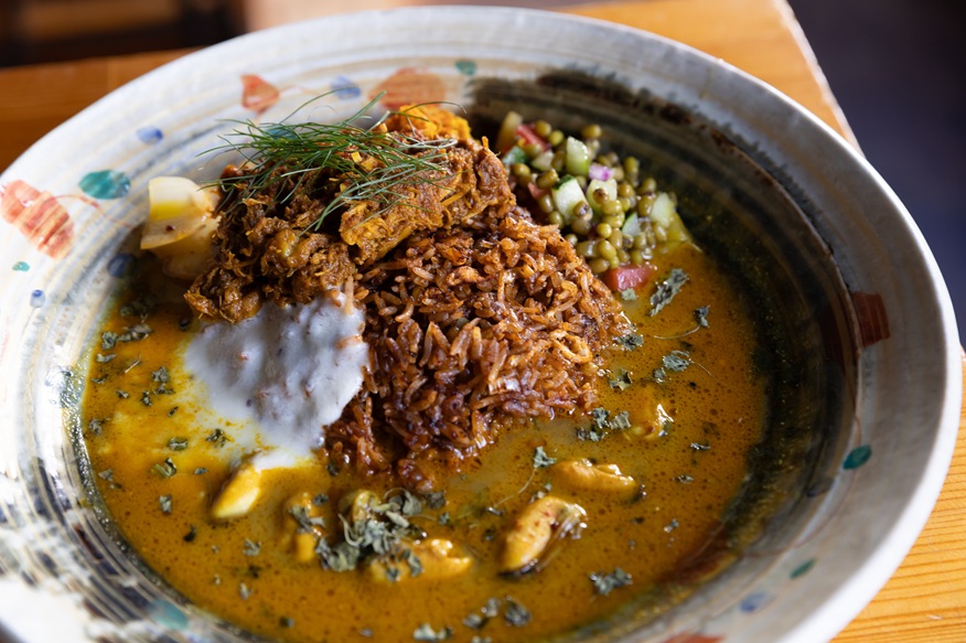 The curry served at the shop.