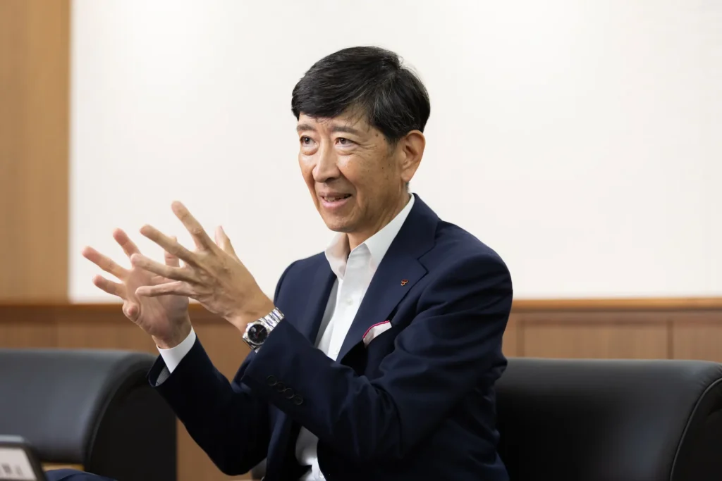 President Kikuchi explaining the concept of "joyous harmony."