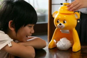 Kyoro-chan making shaved ice.