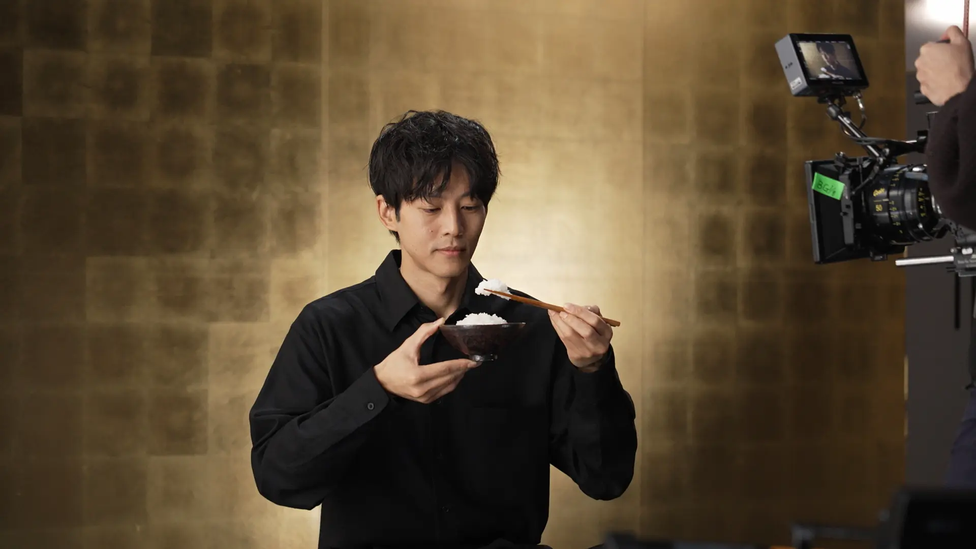 思わずこぼれる笑顔に監督から指導…？松坂さんがお米の誘惑に負ける！？