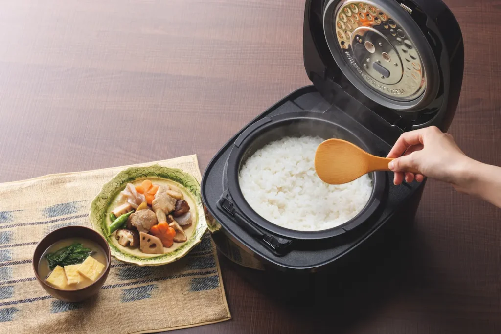 Serving rice from a rice cooker